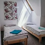Hostel Miedzynarodowe Schronisko Mlodziezowe Ptsm Szarotka *