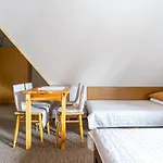 Miedzynarodowe Schronisko Mlodziezowe Ptsm Szarotka Hostel