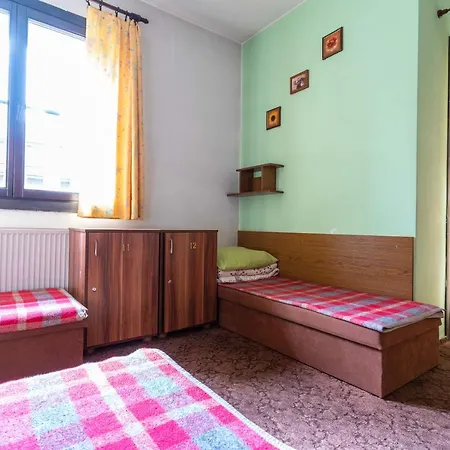 Miedzynarodowe Schronisko Mlodziezowe Ptsm Szarotka Hostel