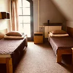 Hostal Miedzynarodowe Schronisko Mlodziezowe Ptsm Szarotka *