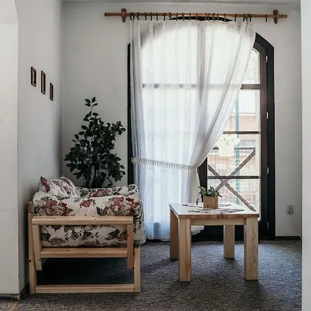 Hostel Miedzynarodowe Schronisko Mlodziezowe Ptsm Szarotka