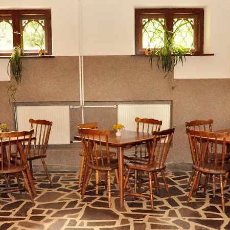 Miedzynarodowe Schronisko Mlodziezowe Ptsm Szarotka *