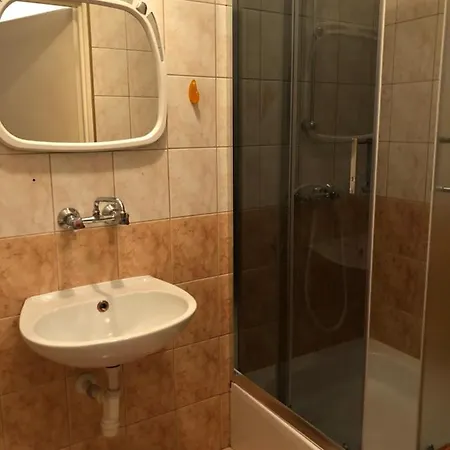 Hostel Miedzynarodowe Schronisko Mlodziezowe Ptsm Szarotka