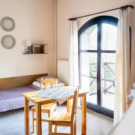 Miedzynarodowe Schronisko Mlodziezowe Ptsm Szarotka Hostel