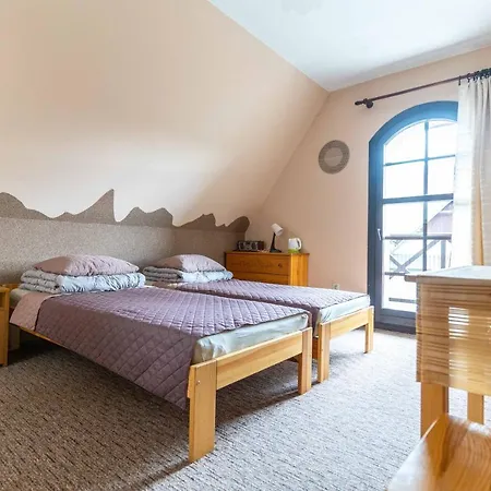 Miedzynarodowe Schronisko Mlodziezowe Ptsm Szarotka *