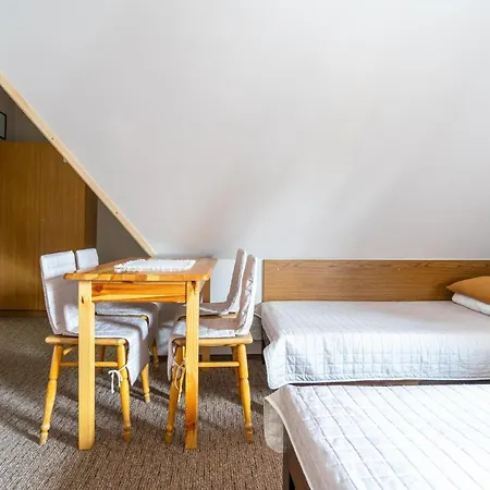 Miedzynarodowe Schronisko Mlodziezowe Ptsm Szarotka Hostel