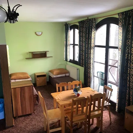 Hostel Miedzynarodowe Schronisko Mlodziezowe Ptsm Szarotka