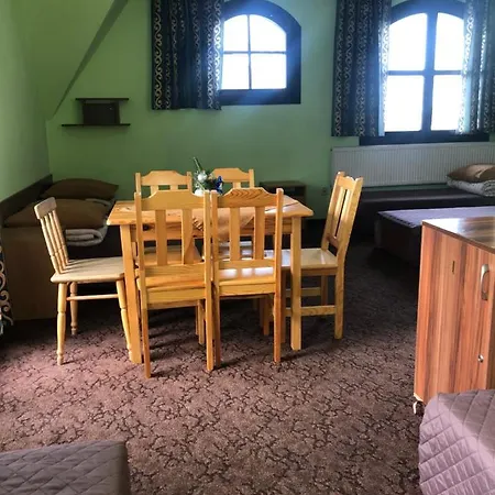 Miedzynarodowe Schronisko Mlodziezowe Ptsm Szarotka