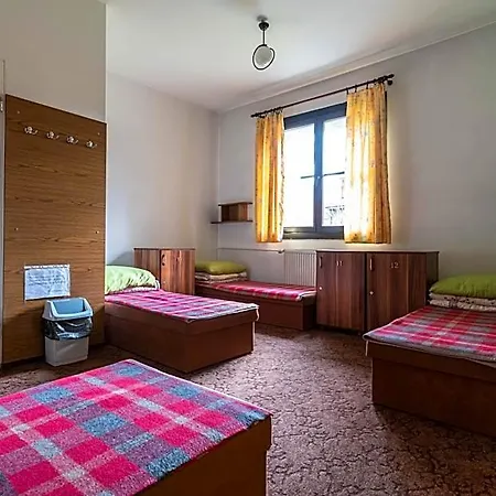 Miedzynarodowe Schronisko Mlodziezowe Ptsm Szarotka Hostal *