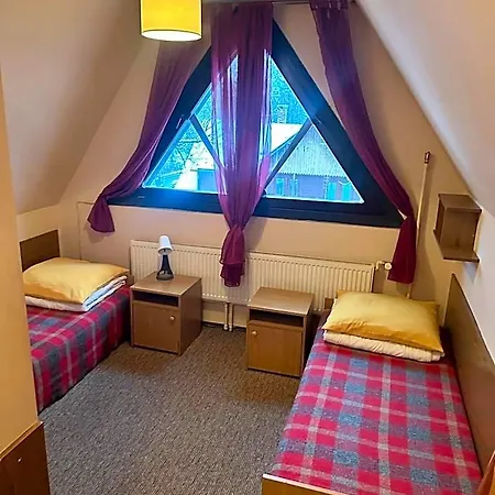 Miedzynarodowe Schronisko Mlodziezowe Ptsm Szarotka Hostal