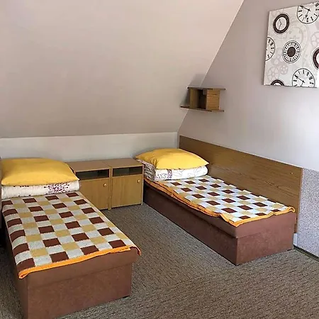 Hostal Miedzynarodowe Schronisko Mlodziezowe Ptsm Szarotka