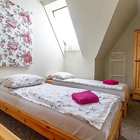 Miedzynarodowe Schronisko Mlodziezowe Ptsm Szarotka Hostal *