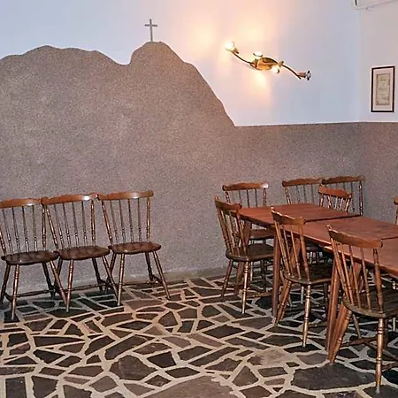 Miedzynarodowe Schronisko Mlodziezowe Ptsm Szarotka Hostal *