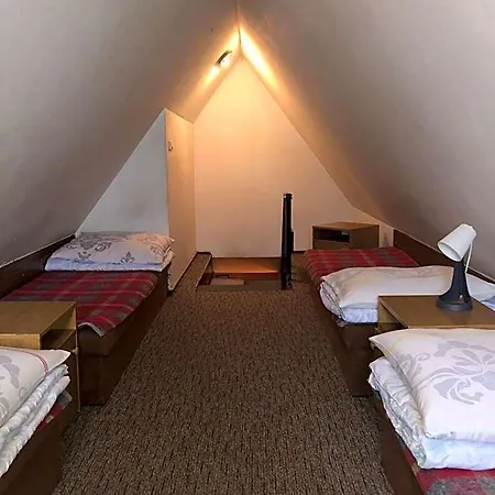 Hostal Miedzynarodowe Schronisko Mlodziezowe Ptsm Szarotka *
