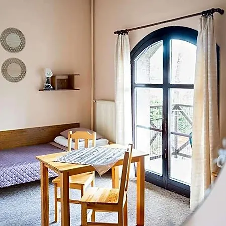 Hostal Miedzynarodowe Schronisko Mlodziezowe Ptsm Szarotka *
