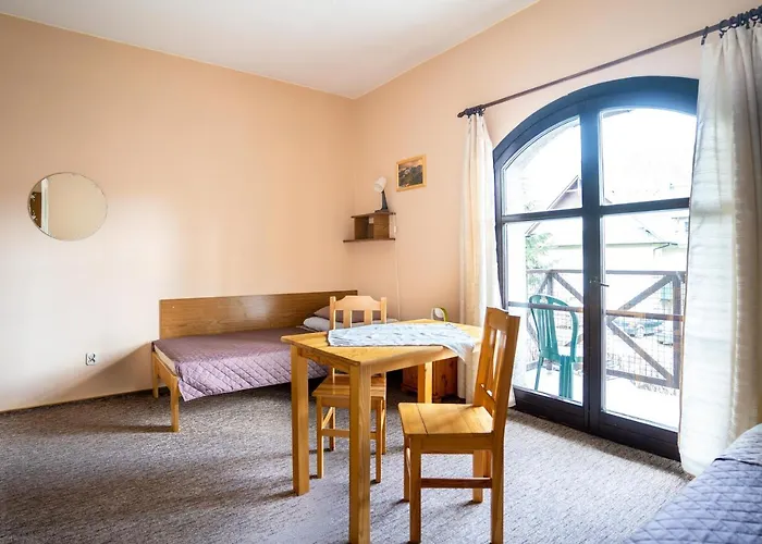 Miedzynarodowe Schronisko Mlodziezowe Ptsm Szarotka ホステル ザコパネ