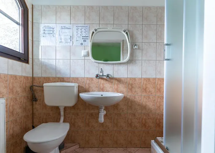 Miedzynarodowe Schronisko Mlodziezowe Ptsm Szarotka *