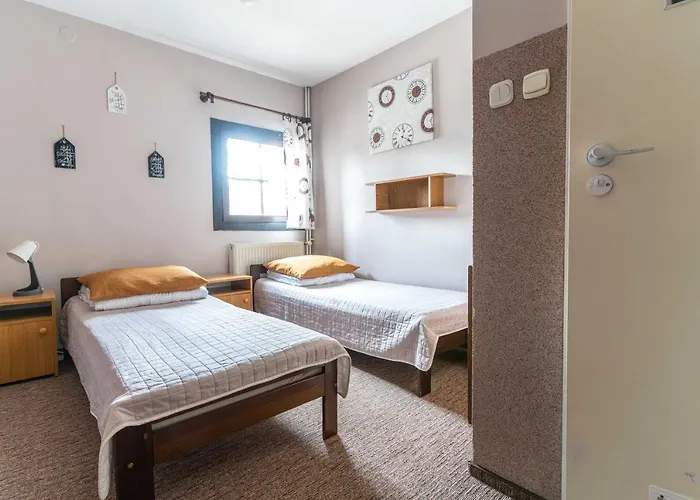 Miedzynarodowe Schronisko Mlodziezowe Ptsm Szarotka Hostel *