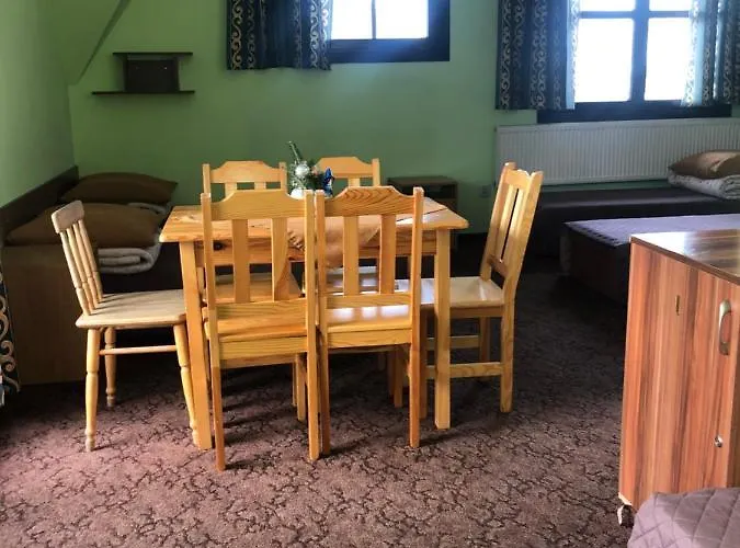 Miedzynarodowe Schronisko Mlodziezowe Ptsm Szarotka